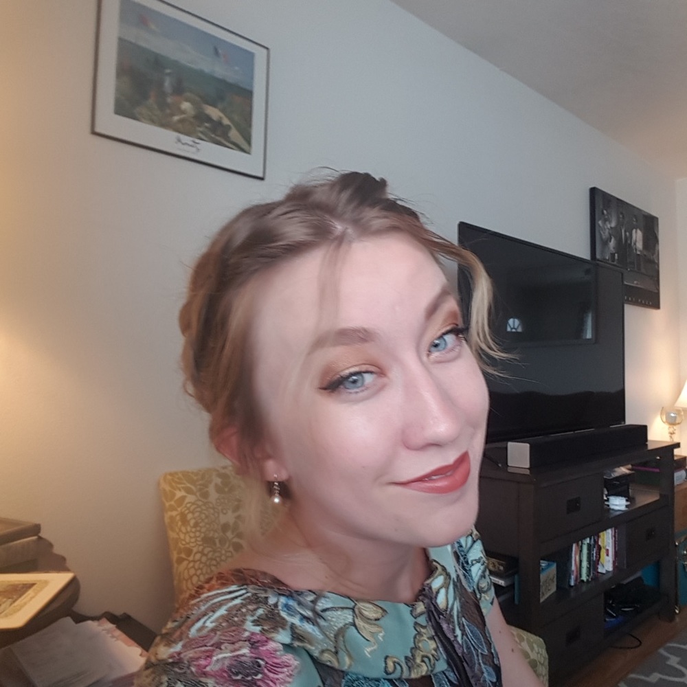 Meet your Posher, Caitlin